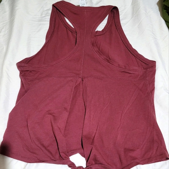 Yogalicious athletic tie tank top size medium - Picture 3 of 3